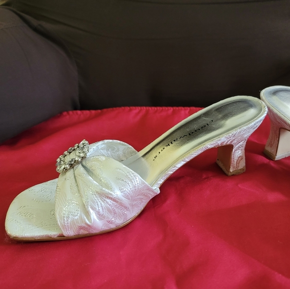 EUC Cloudwalkers by Avenue Metallic Slip On Heels Size 8.5W - Picture 5 of 16